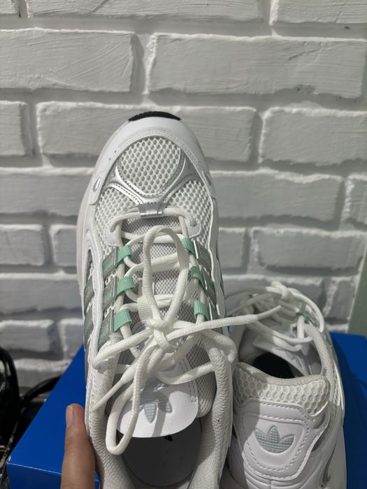 Продам кроссовки Adidas оригинал,летние.