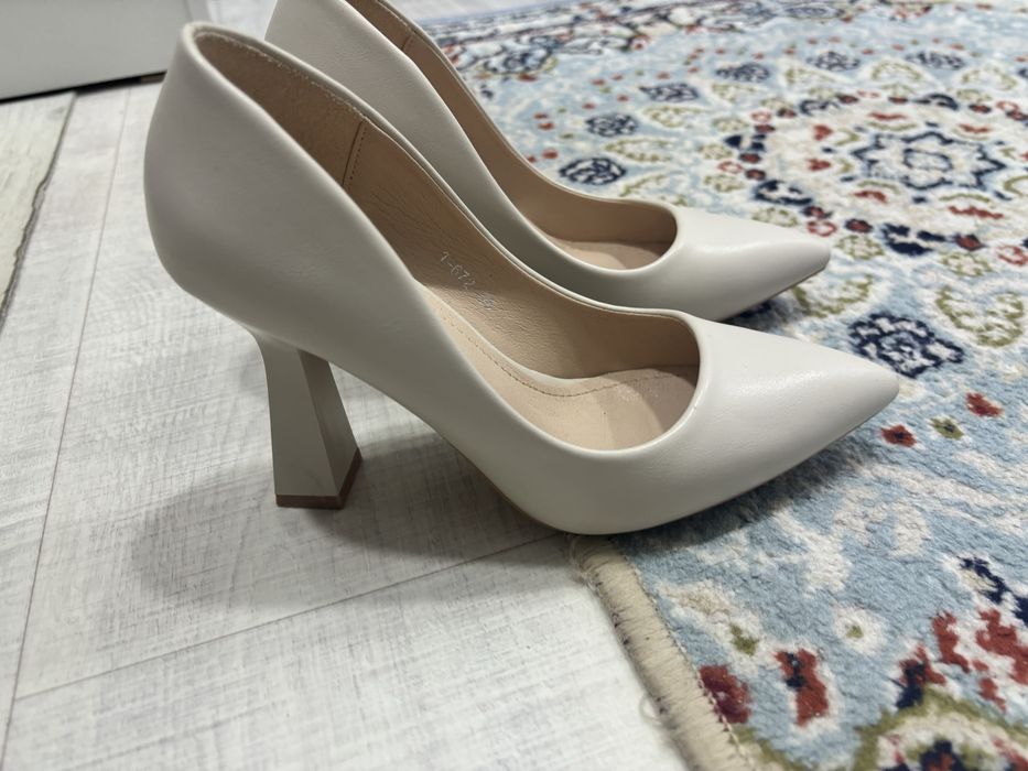 Туфли бежевые размер 35