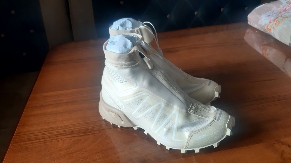 Хазирги уакытта кийетин кызлар красовкасы