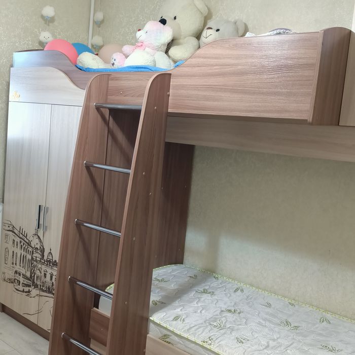 Продам двухярусную кровать