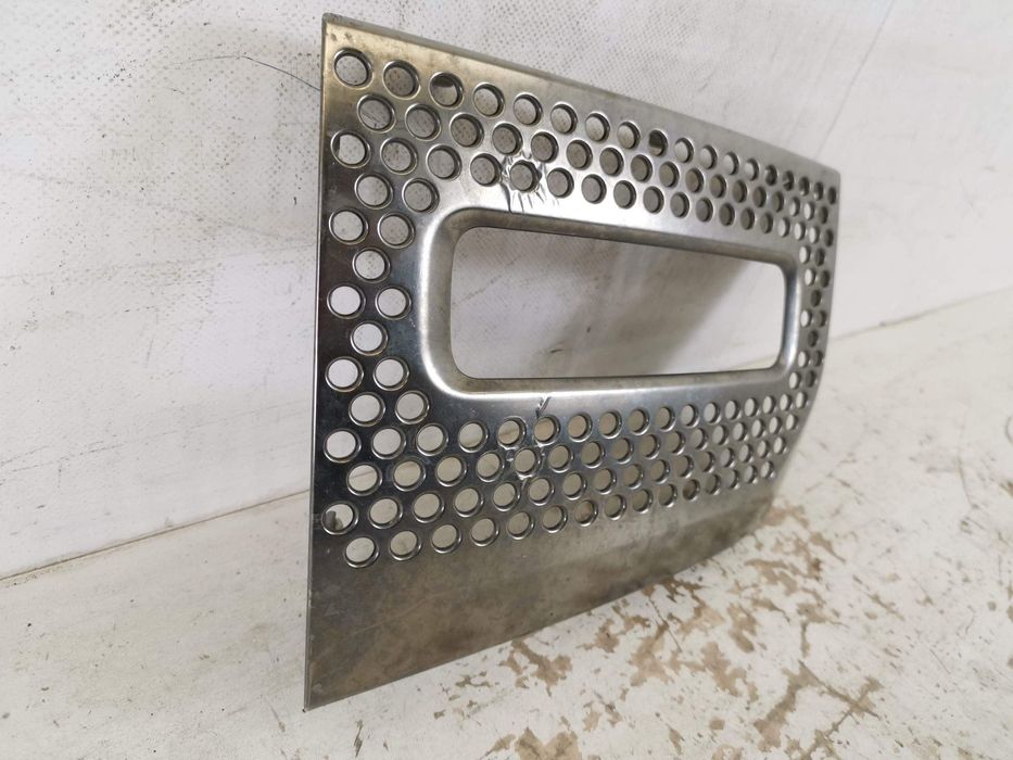 Ляв проекторен радиаторен грил / Lqv proektoren radiatoren gril Land R