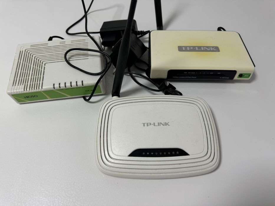 Vând 3 Routere wireless