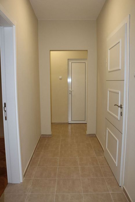 Офис до Народното събрание с паркомясто – 3 помещения, луксозен ремон