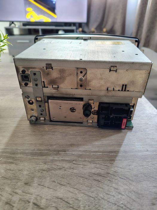 Продавам оригинално радио/мултимедия Mercedes-Benz COMAND 2.0.
Подходя