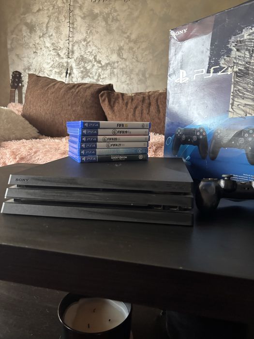PS4 Pro 1TB + controller + 6 jocuri + box