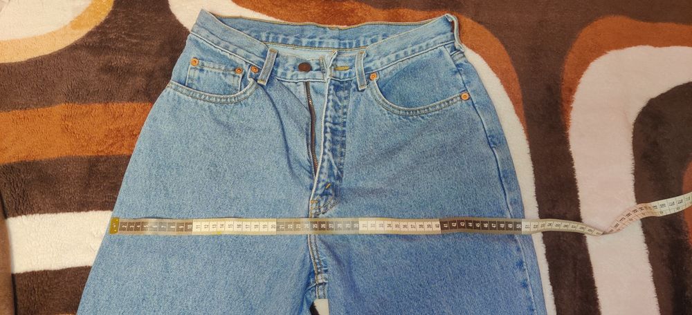 Blugi Levi's cu talie inalta