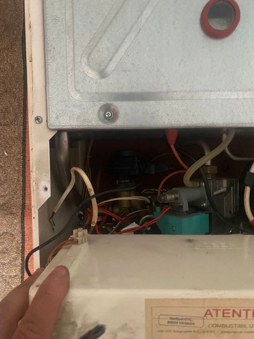 Vand doua centrale una motan si ala milemiu