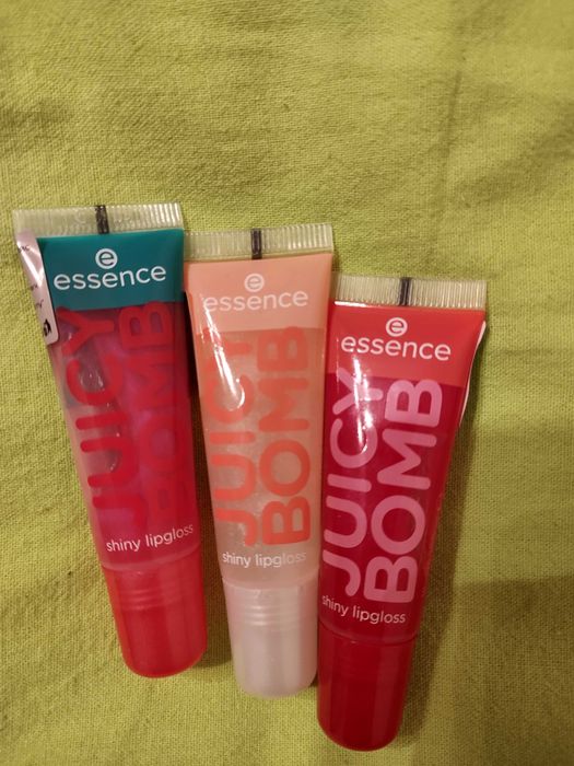 Гланц за устни, плодов аромат, три вида