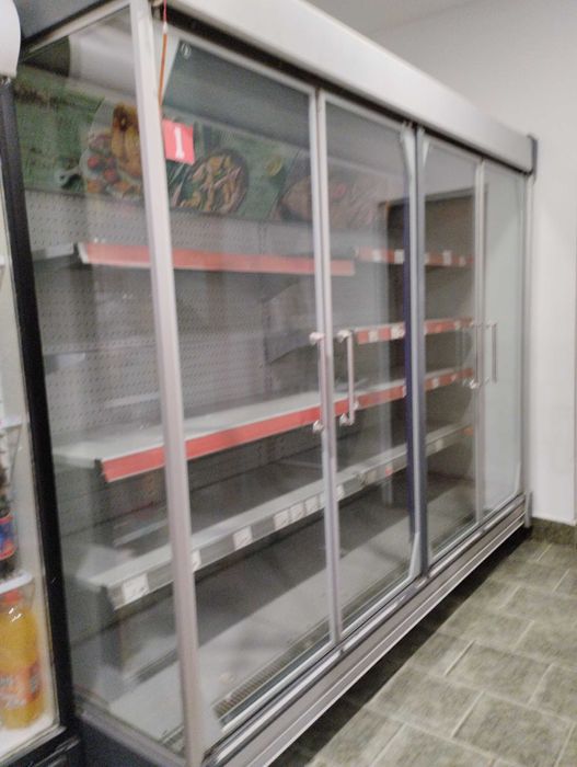 Изложбена витрина