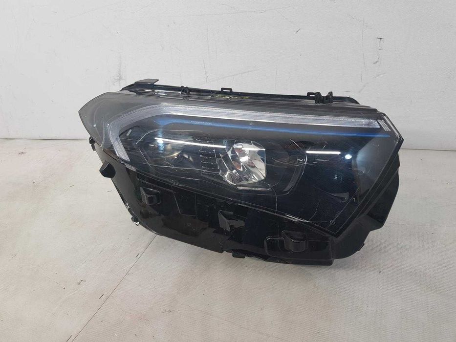 Far dreapta Mercedes EQB dupa 2021