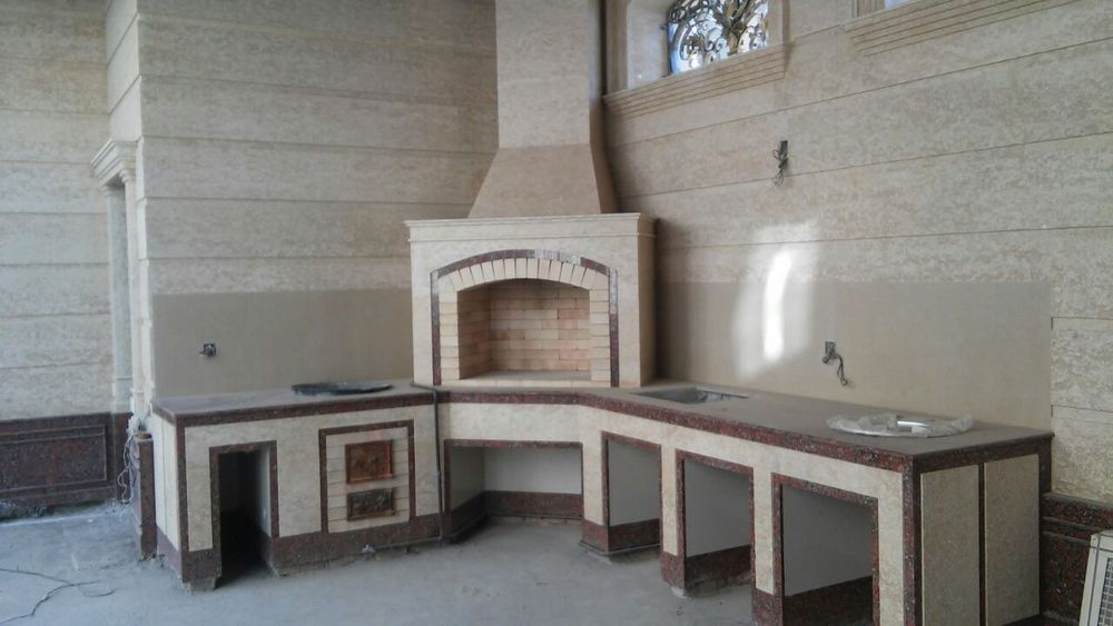 Летняя кухня барбекю очаг камин пицца печь.