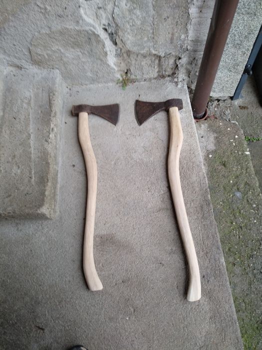 Продавам две антикварни огромни брадви Франция 19-ти век