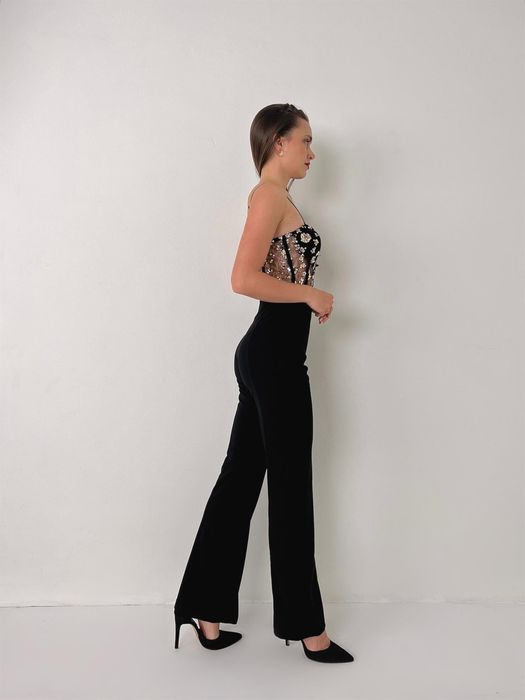 Зашеметяващ гащеризон