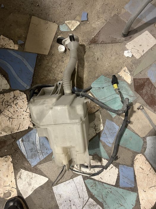 Рав 4 бачок омывателя и лонжерон