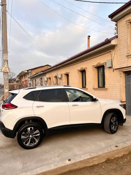 Tracker sotiladi 2023 yil