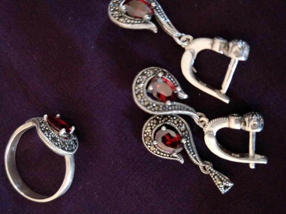 set complet din argint 925 cu marcasite si granat