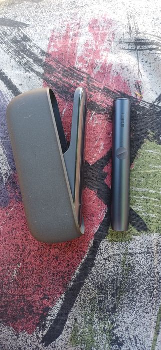 Tigară electronică gama IQOS ILUMA care folosește TEREA).