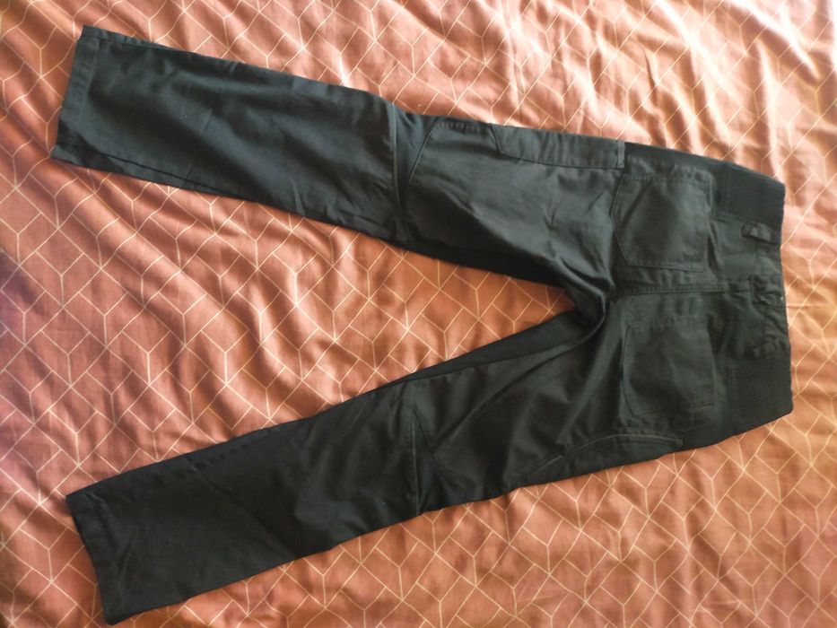 Vând pantaloni ELGEBERT STRAUSS mărimea 34