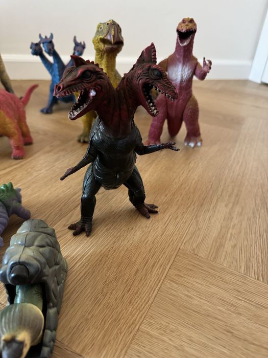 Vand colectie dinozauri