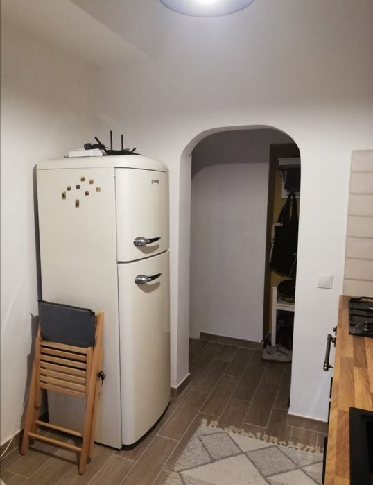 Inchiriez ap 2 camere bloc tip vila Tractorul