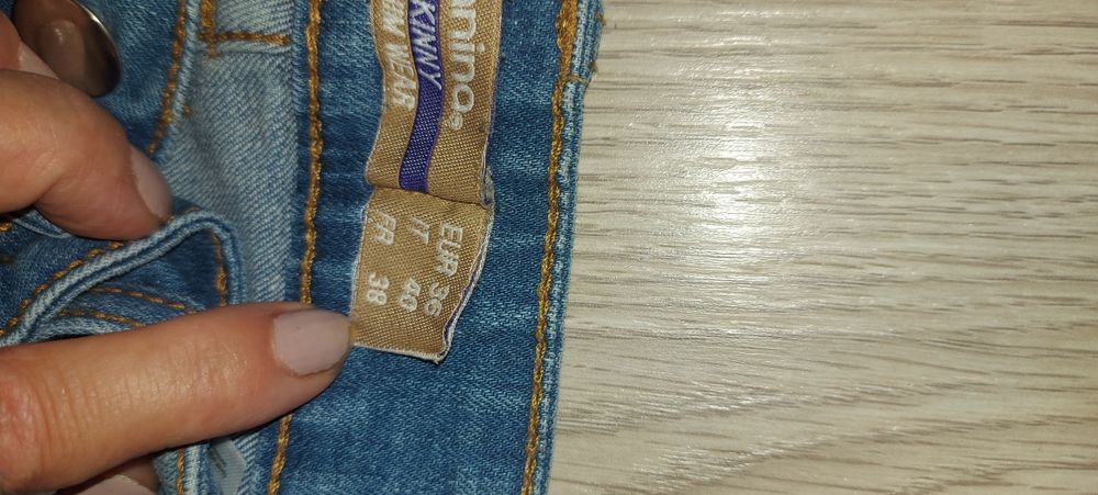 Donez 2 pantaloni și 2 rochii lejere S fete