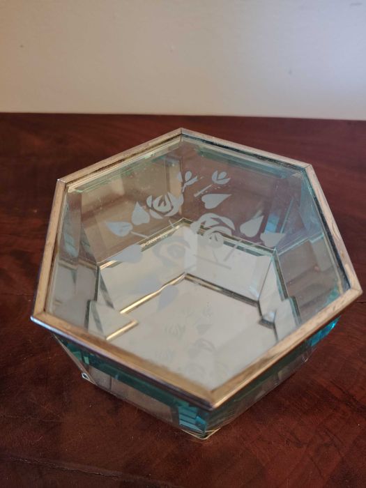 cadouri cristal /sticla  /lemn / metal / papuse / cruce / caseta /oliviera