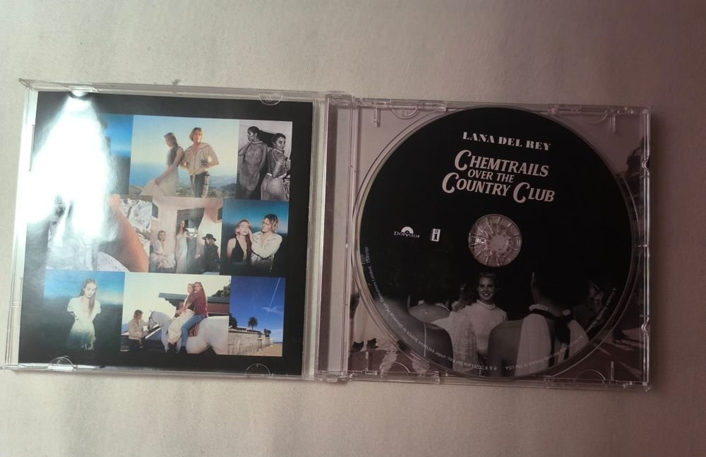Vând CD-uri muzicale