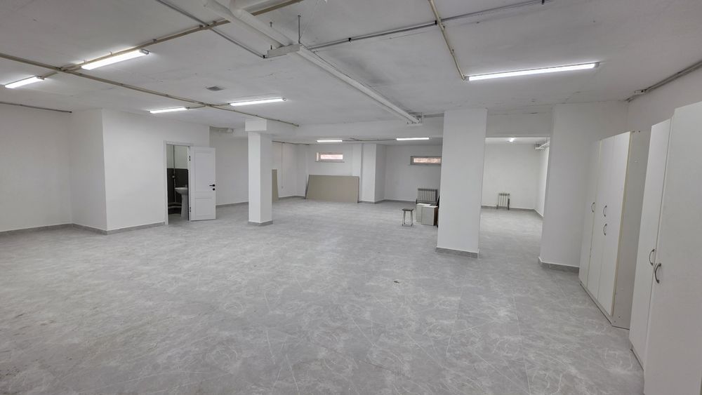 Помещения для коммерции. Несколько помещений в цоколе