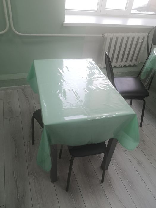 Столы, стулья разные, удобны для дома и буфета