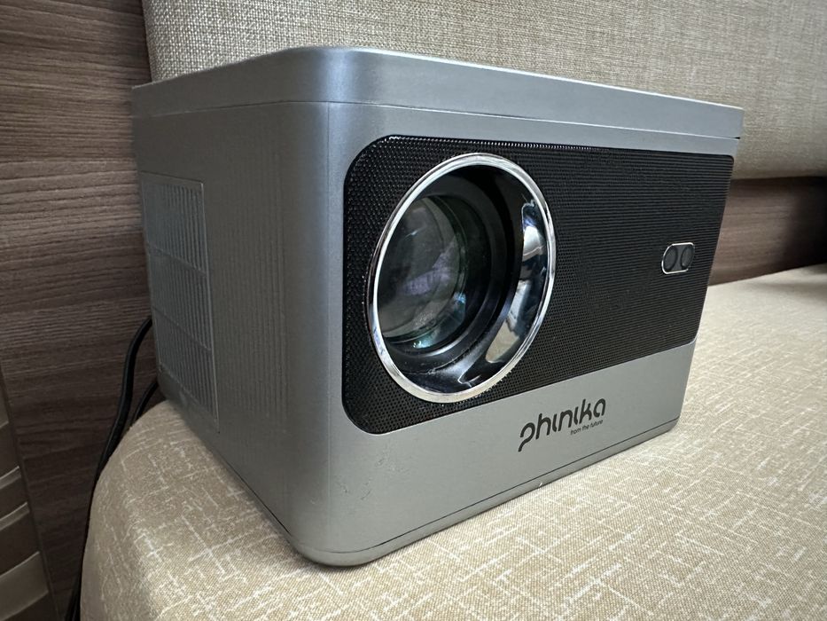 Продам проектор  PHINIKA AK 61