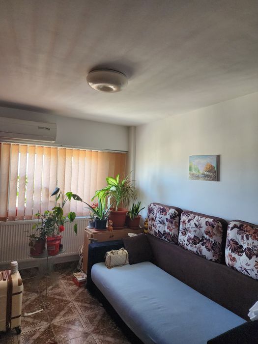 Vand apartament cu 3 camere! Central!!