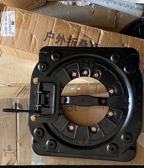 Въртяща основа за седалка на бус кемпер