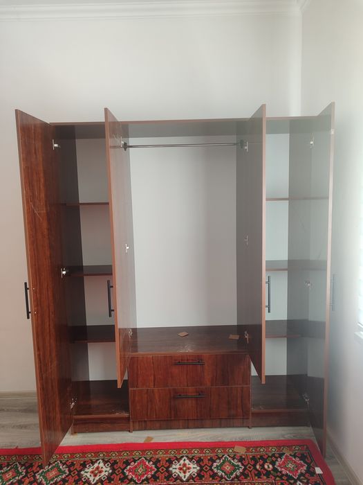 Shkaf sotiladi dastafka ustanovka bepul