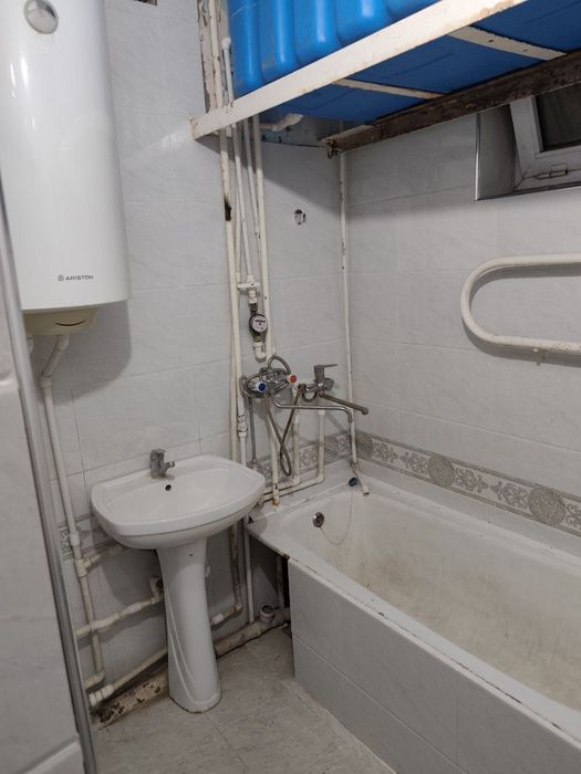 Shibayevadan uy sotiladi 2 xonali 2 qavatda joylashgan