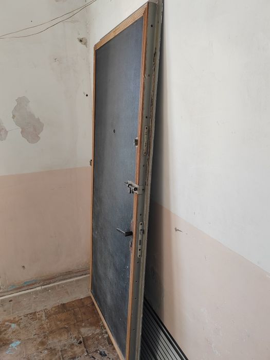 Металлическая дверь. Б/У.