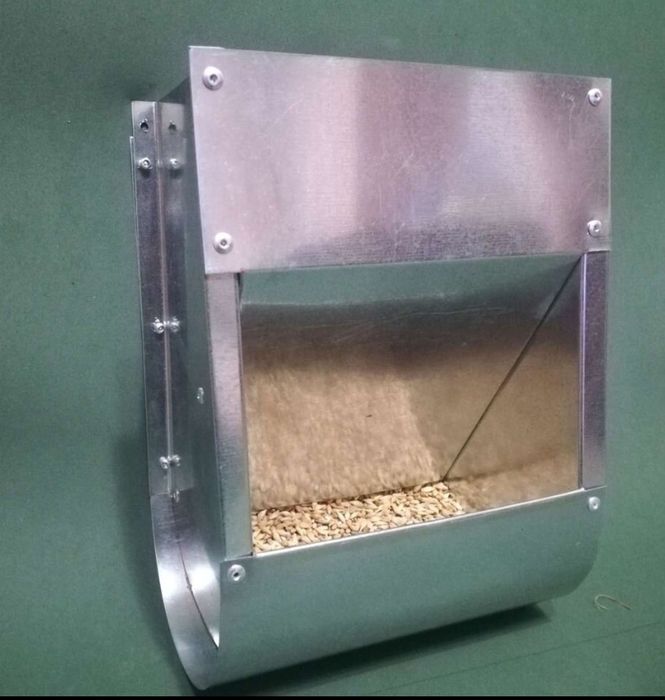 Бункерные кормушки для кроликов и птицы