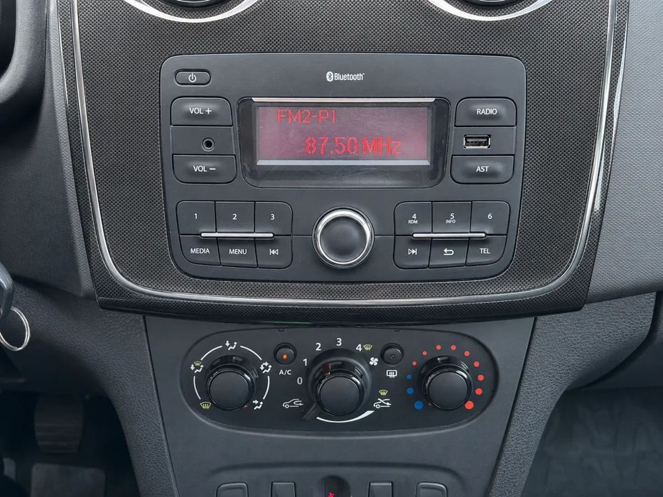 Dacia Sandero Întreținută / Bluetooth / Senzori parcare / Consum redus