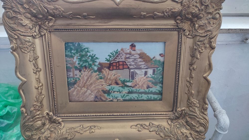 Два броя гоблени в позлатени масивни рамки