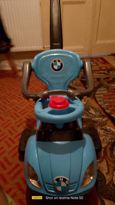 Bolalar moshinasi sotiladi