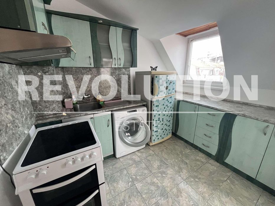 Дава се под наем Двустаен апартамент в Варна, Център - 56 кв.м за 375 € - Снимка #2