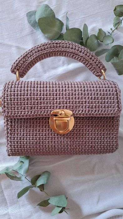 Geantă croșetată handmade cu lanț, nouă