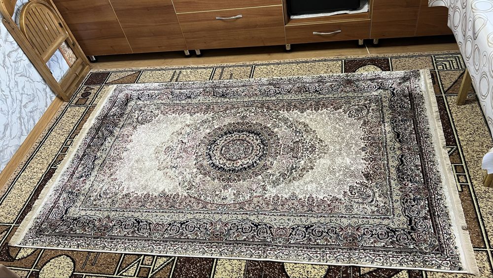 Продам ковер в хорошем состояний
