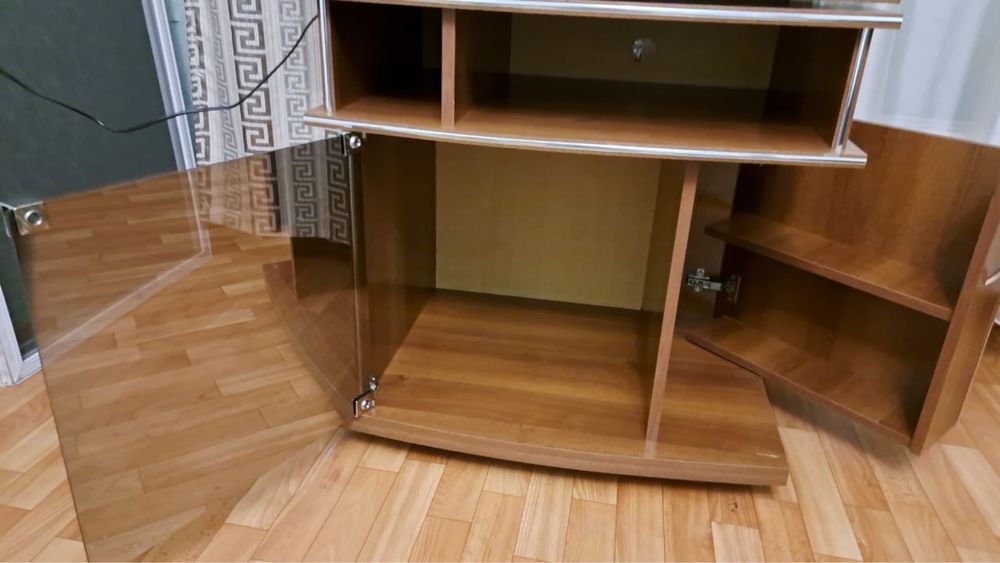 Продам тумбу под телевизор