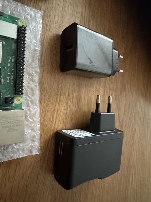 Raspberry Pi4 4 GB с зарядно, пасивна кутия и кабел с ON/OFF бутон