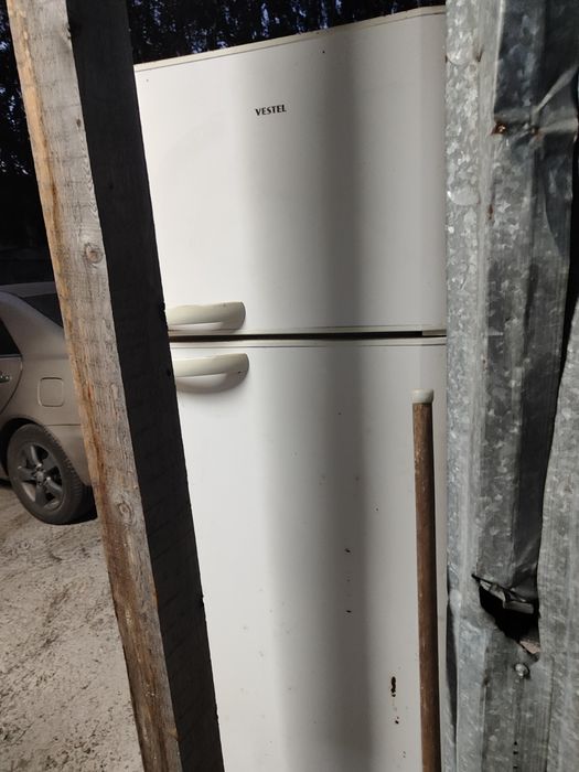 Продам холодильник Vestel
