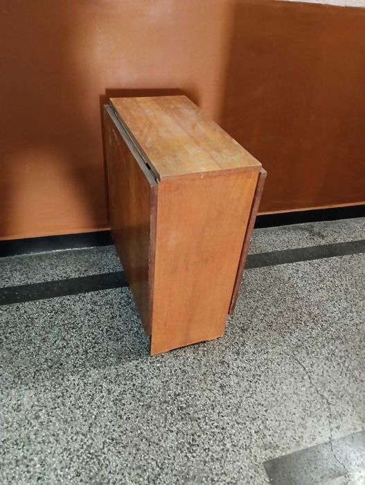 Продавам кухненска  , сгъваема маса