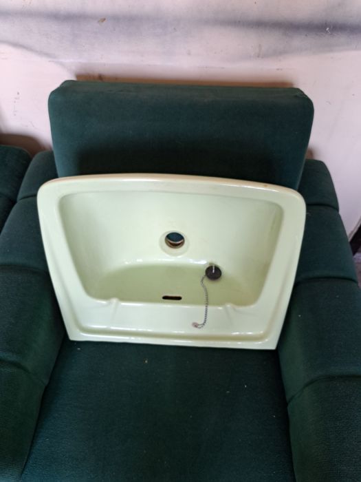 Продавам порцеланова мивка ,цвят резида