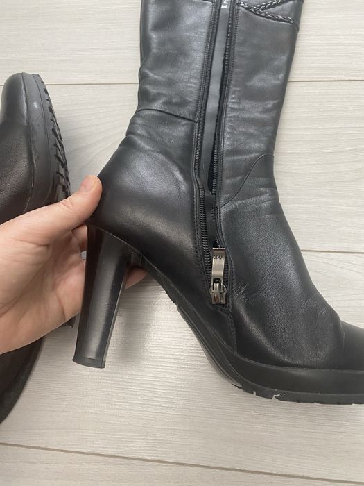 Демисезонные сапоги на каблуке