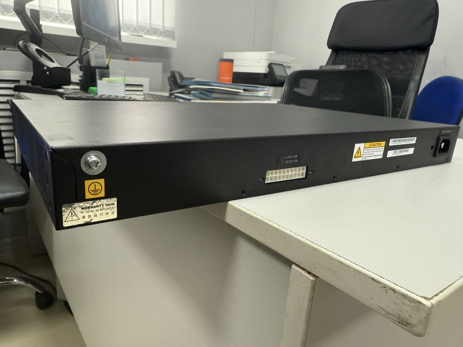 Продам коммутатор Cisco SF200-24P