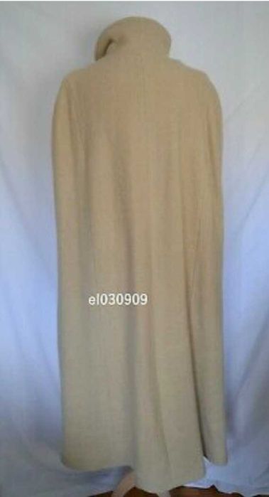 Pelerina capa  ZARA din lana 52% . Masura L.